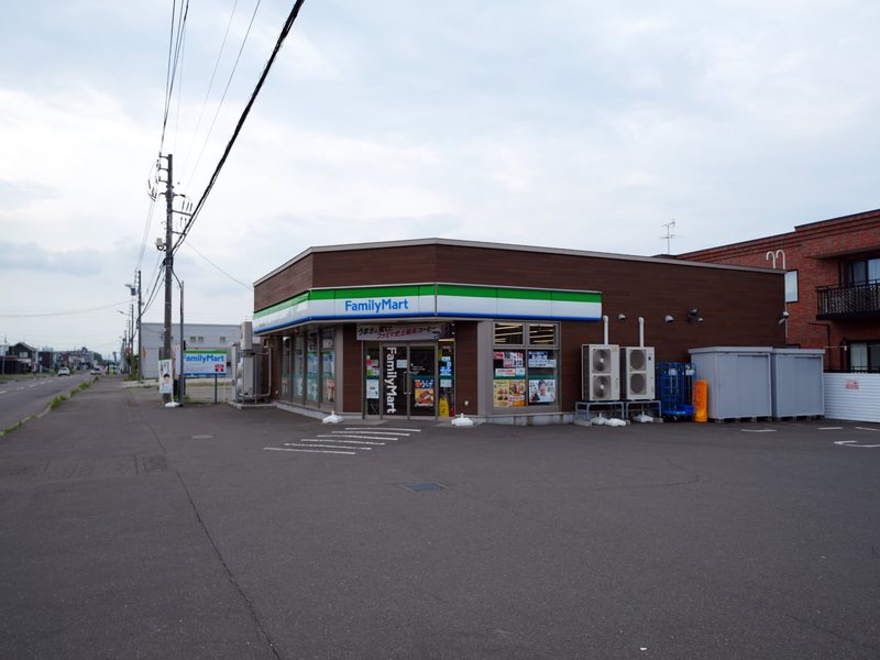 ファミリーマート千歳あずさ5丁目店の外観