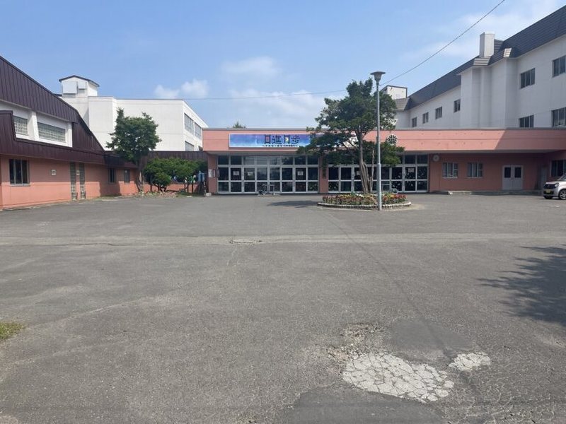 千歳市立富丘中学校の校舎